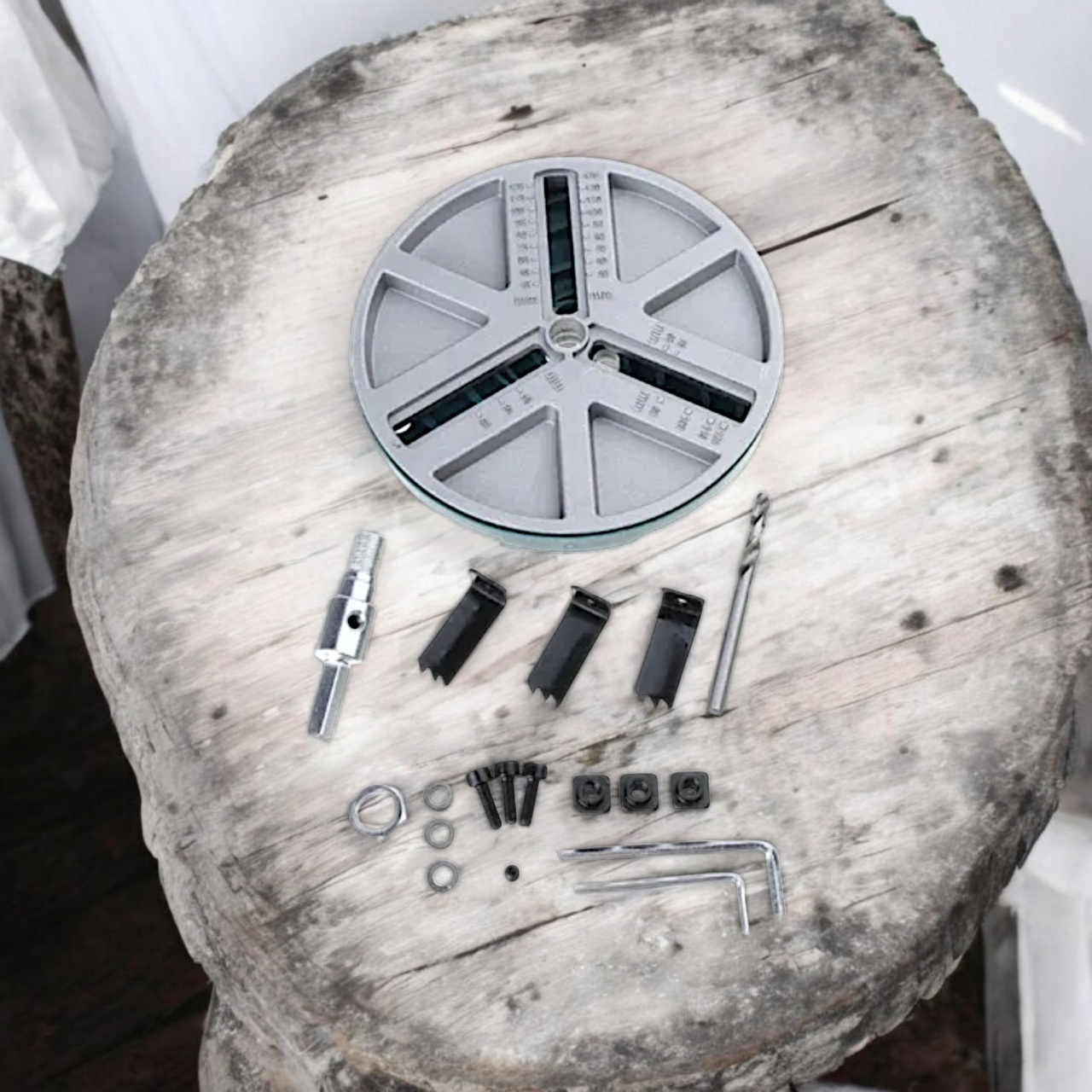 Купить оптом Пила кольцевая (коронка) регулируемая 45 - 130 мм по дереву, "MAXIMUM" MX 16439 Пила кольцевая (коронка) регулируемая 45 - 130 мм по дереву, "MAXIMUM" MX 16439 оптом