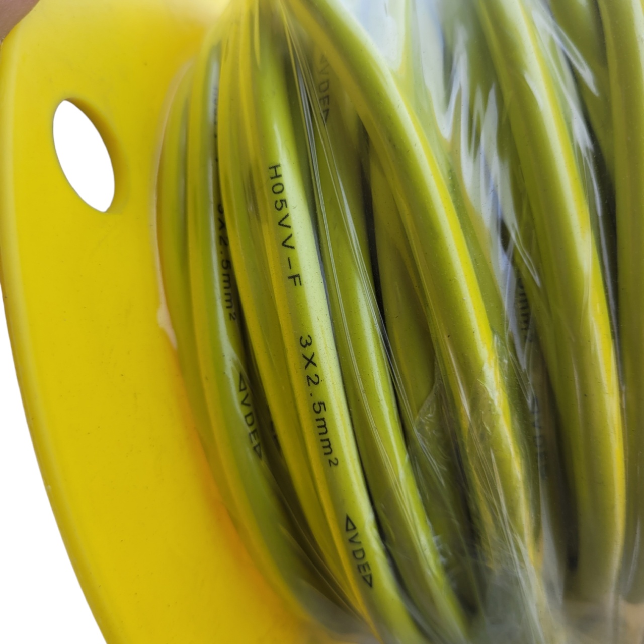 Удлинитель силовой на катушке 20 метров, желтый, сечение 2*0.75 кВт оптом