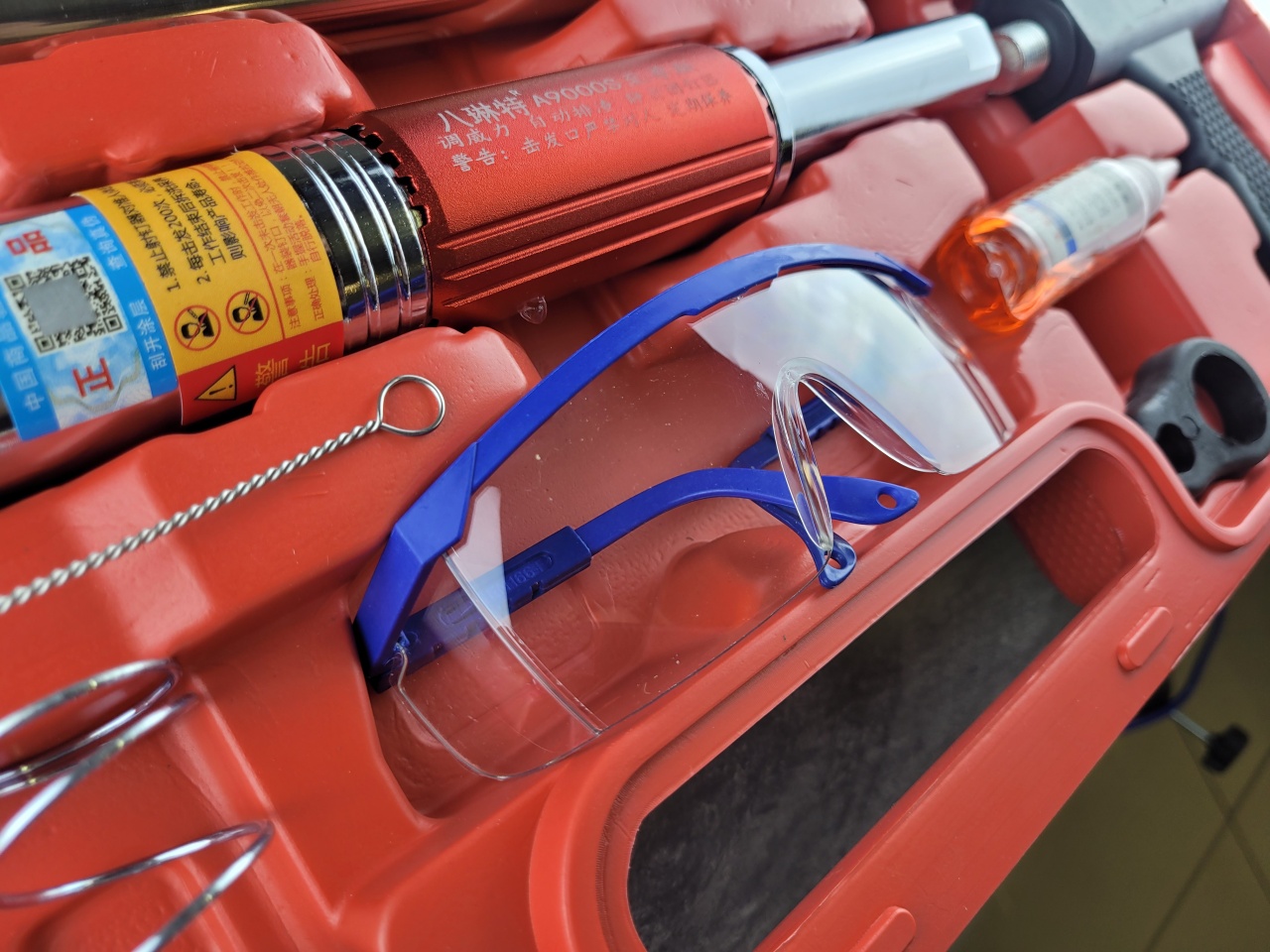 Купить оптом Пороховой монтажный пистолет с удлинителями, кейс пороховой монтажный пистолет с удлинителями, кейс оптом